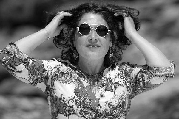 Comment intégrer des imprimés tie-dye dans une tenue automnale chic?