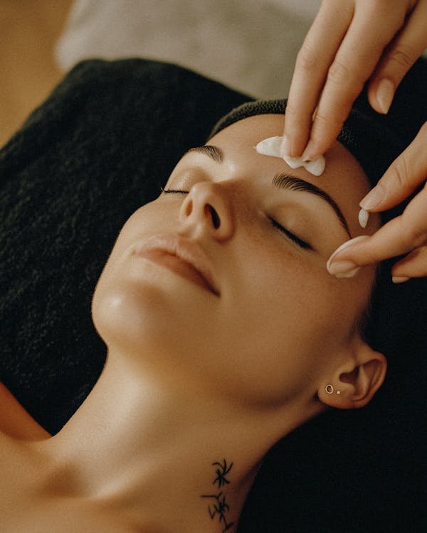 Devenez expert en browlift grâce à notre formation flexible